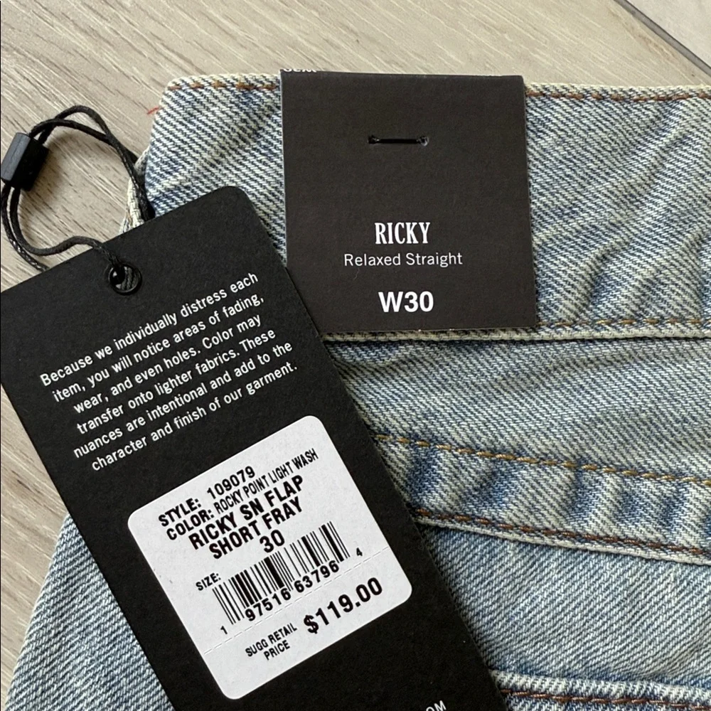 True Religion Men's Ricky Snap Flap Light Short Fray Hem size 30‎ New With Tags
